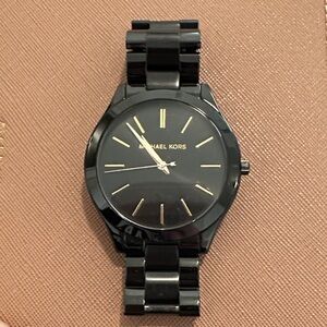 Michael Kors Slim Runway MK3221 Unisex/Women’s Watch Black